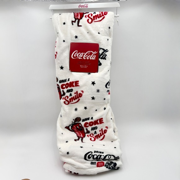 Coca Cola Coke Throw Blanket Velvet Soft 60 x 70 Inches White Red Star Design - Picture 1 of 8